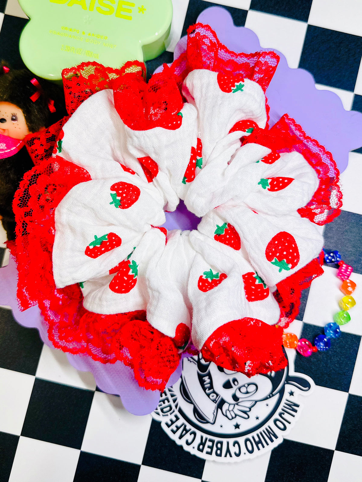 Strawberry fields • Allure Scrunchies